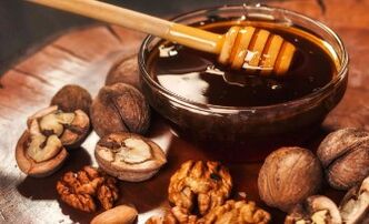 Types of nuts with honey